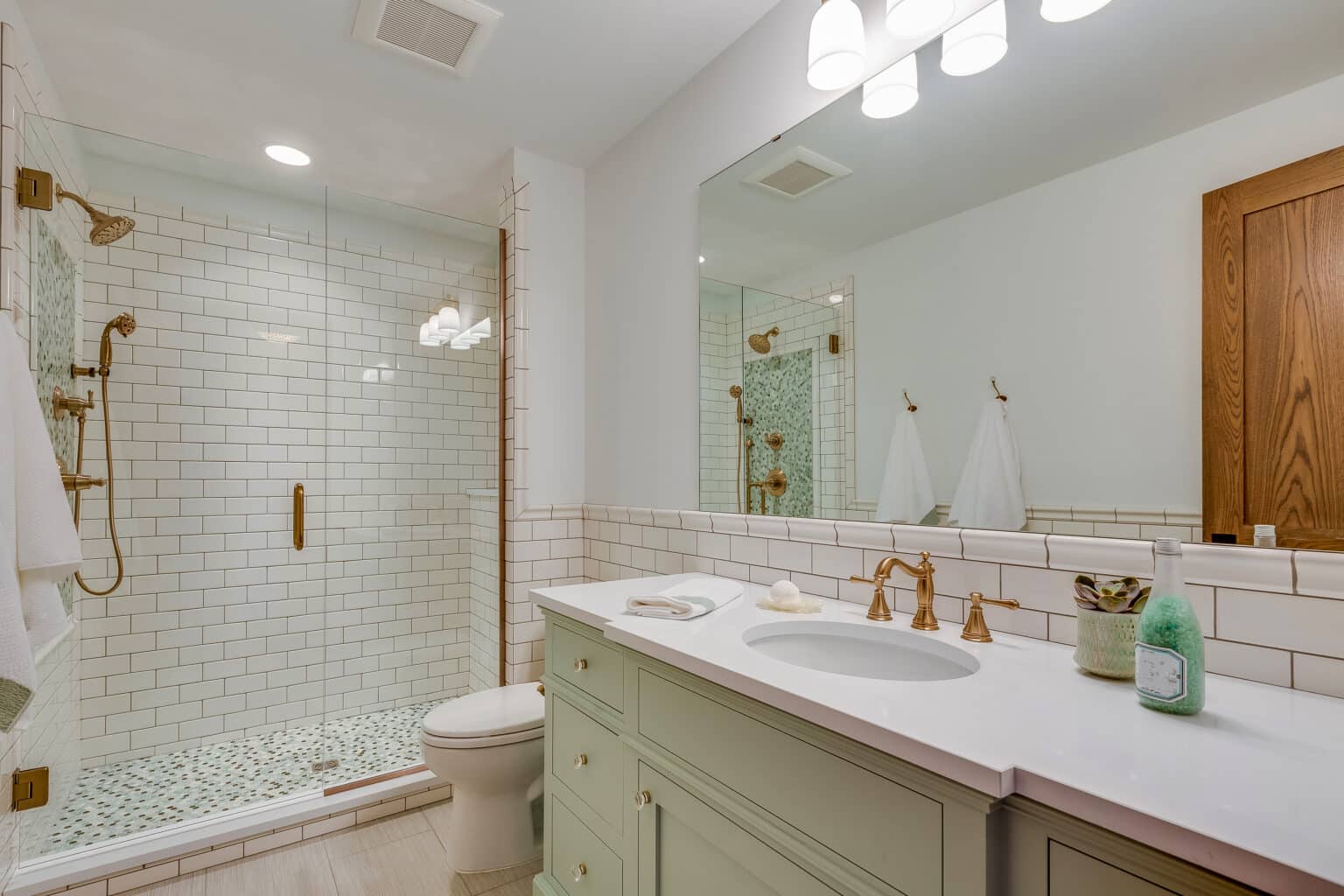 How Much Does Bathtub Refinishing Cost? (2024 Guide)
