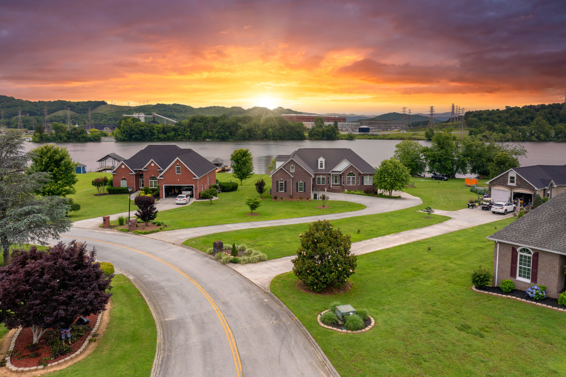 Rural community with expensive houses in Tennessee. Premium housing development in the USA.